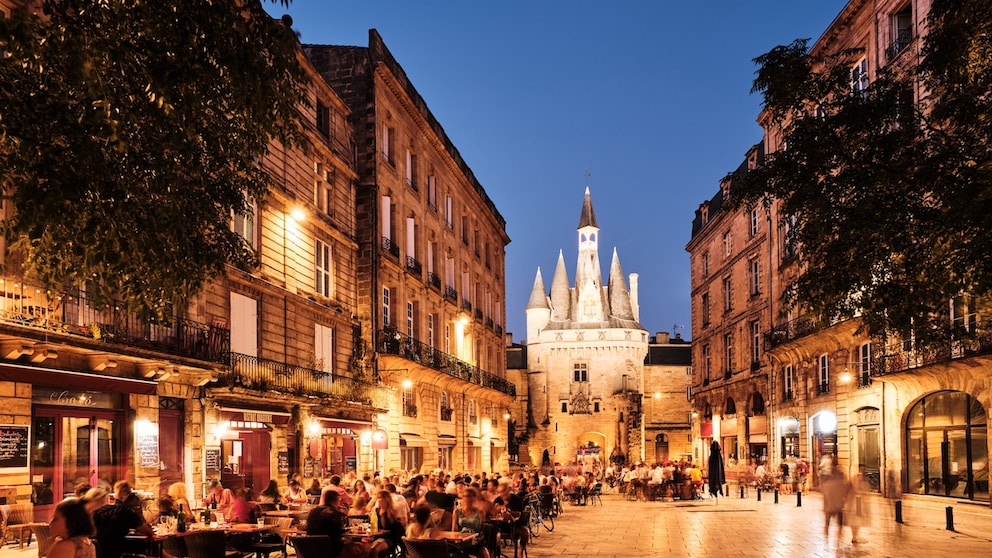 The Magical Streets in Bordeaux