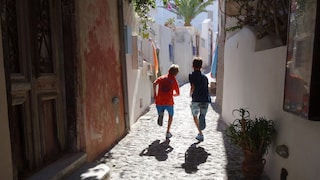 The Greek island of Santorini recently made headlines due to numerous earthquakes. Now, an earthquake has struck off the coast of Crete.