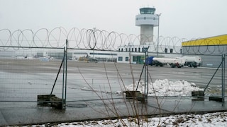 Kassel Airport is a commercial airport located in Calden, in the Kassel district of Hesse. However, only a few flights depart from here.