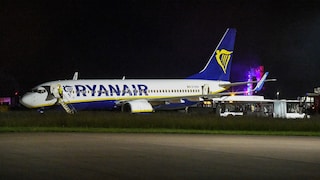 After severe turbulence on a Ryanair flight that left several injured, the question arises: How can passengers protect themselves?