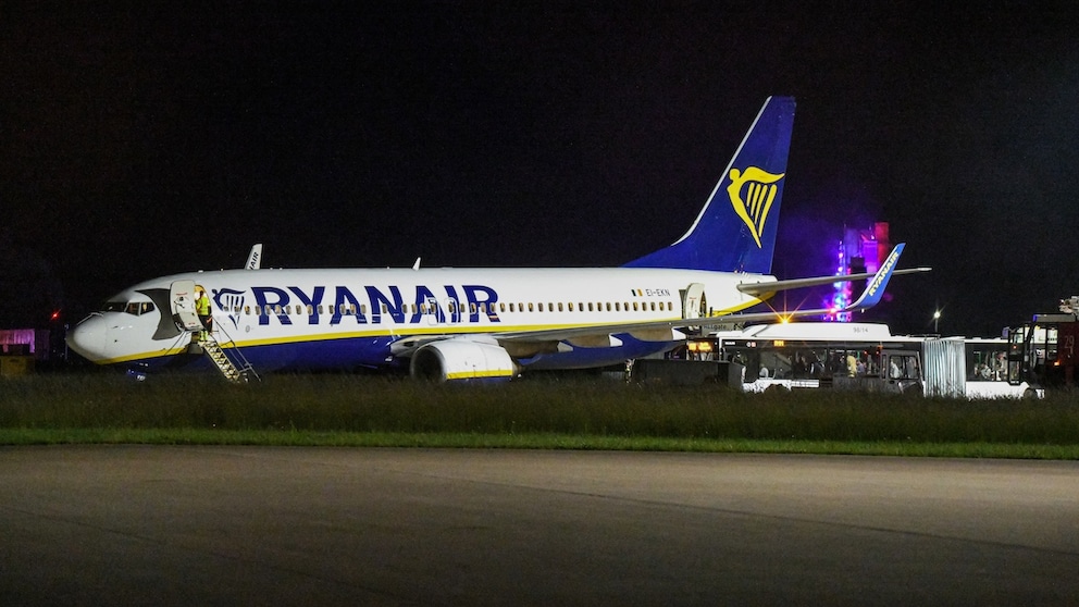 After severe turbulence on a Ryanair flight that left several injured, the question arises: How can passengers protect themselves?