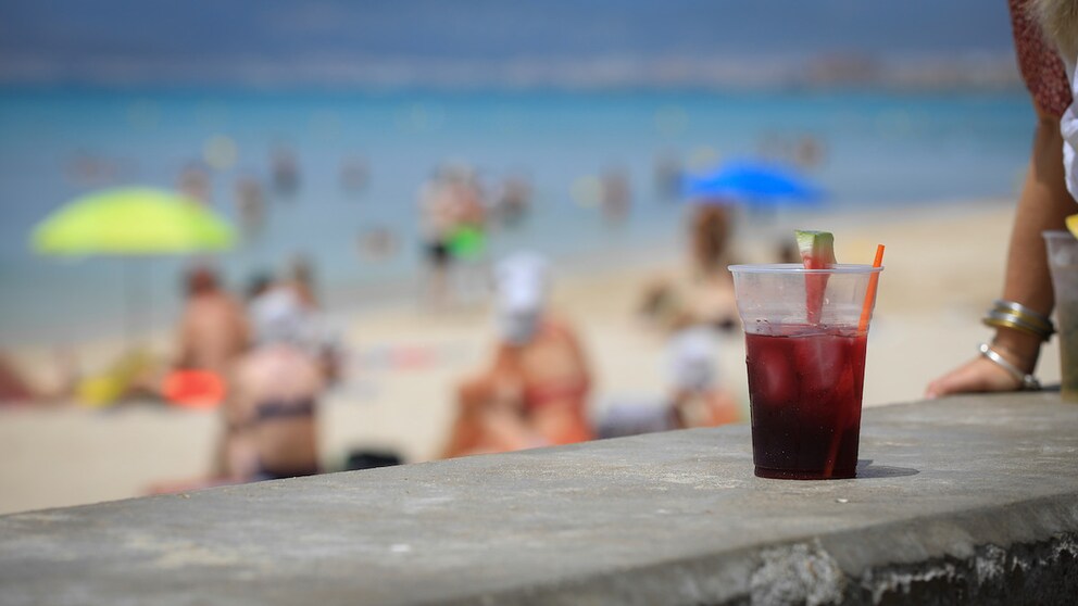 Beach Cocktails in Mallorca: A Disgusting Experience