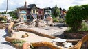 At the marketplace of the "ArkaZien" amusement park, various shops are housed in colorful little buildings.