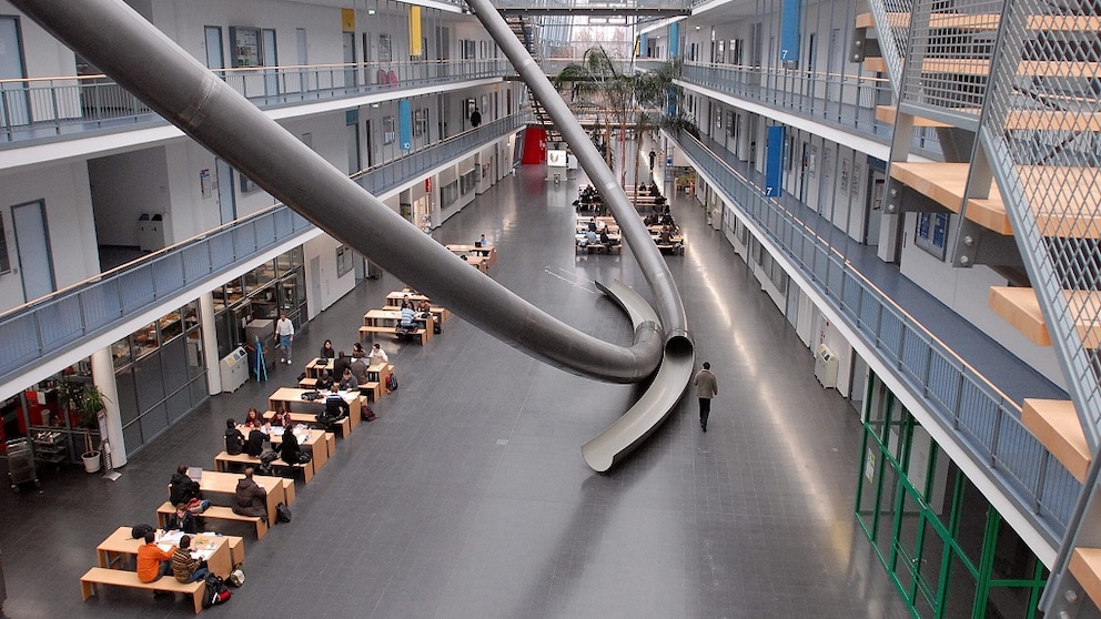 Parabelrutsche (translated as "parabolic slide")