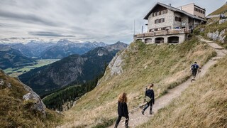 Cabin in Sight: Hikers Should Avoid Double Bookings–They Are Unfair to Other Guests and Cabin Staff