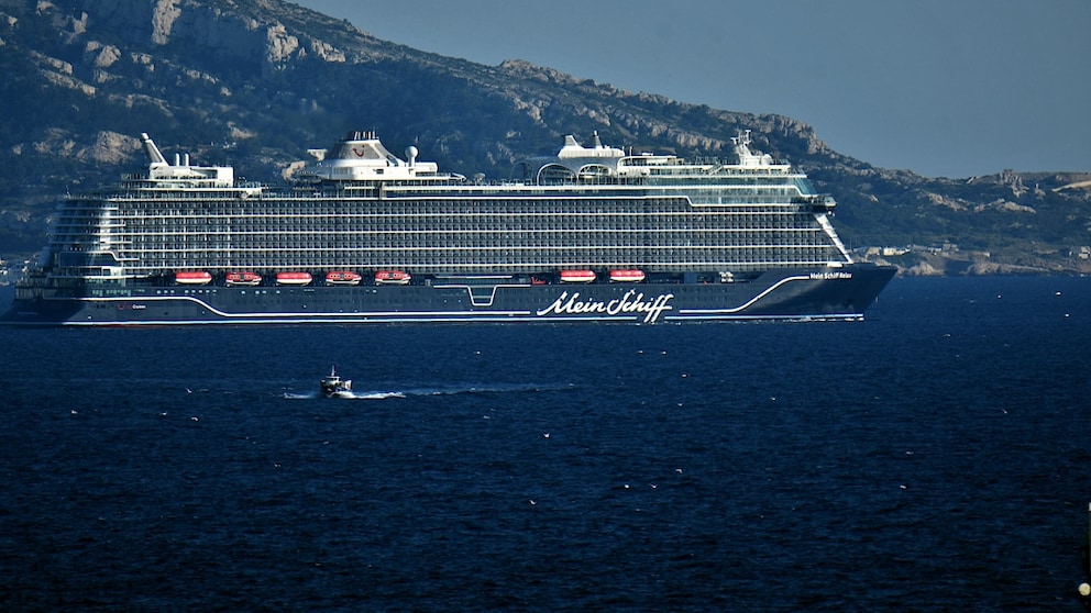 The "Mein Schiff Relax" has won in the "Sports and Wellness" category, offering an unparalleled combination of relaxation and activity.