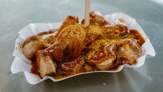 Currywurst is considered a cult dish, especially among Berliners–now Duisburg is claiming to be its true birthplace. And there are reasons for this.