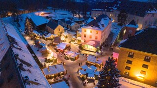 High above the Elbe River on Königstein, the Christmas market takes place annually.