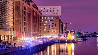 "Christmas on the Spree" in Berlin Attracts Visitors With an All-Inclusive Concept at the Oberbaum Bridge