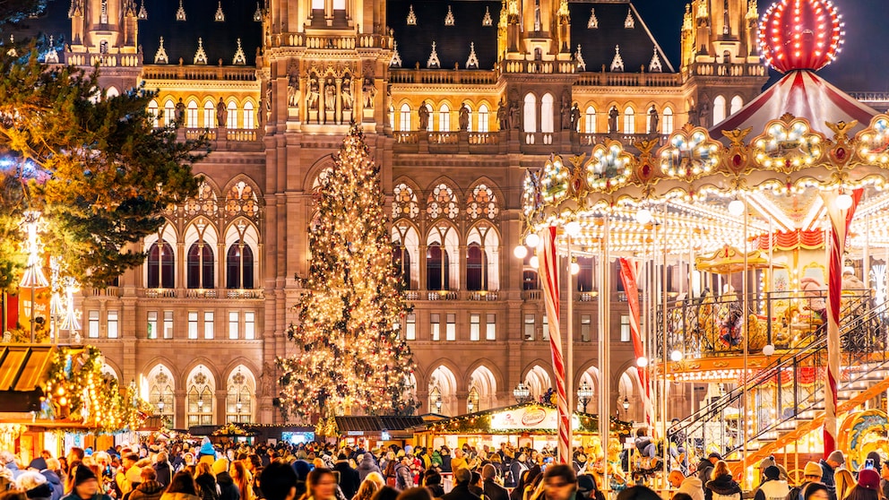 Christkindlmarkt at Vienna City Hall