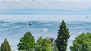 In the middle of Lake Constance, you can theoretically stand.
