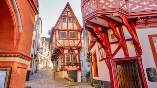 The original article snippet:

Spitzhäuschen (a traditional German narrow house)
