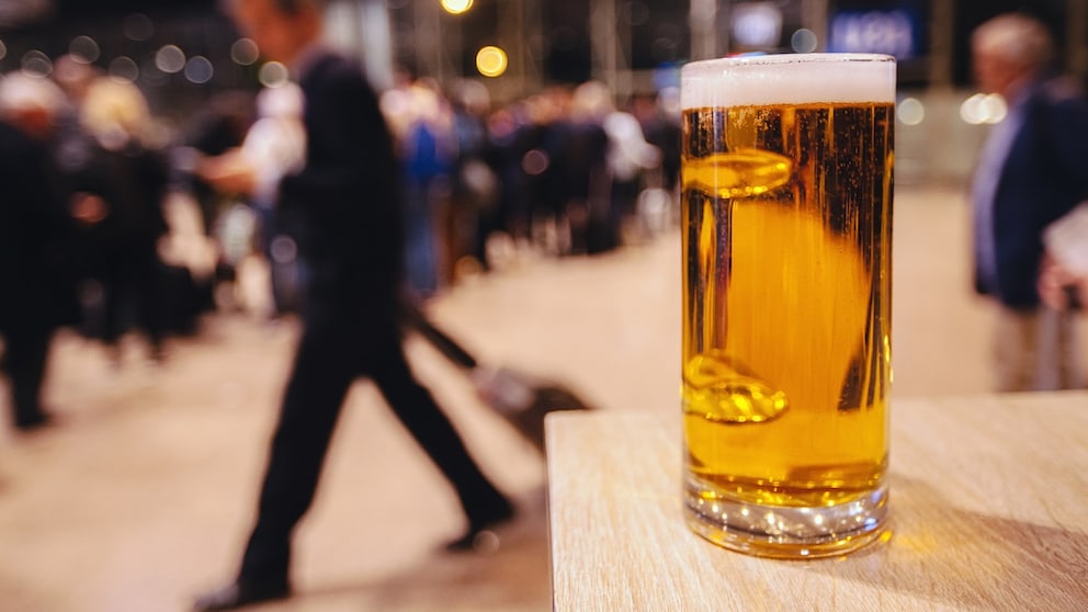 A Beer When the Flight Is Canceled? Recent Ruling Shows When Airlines Must Reimburse Alcoholic Beverages