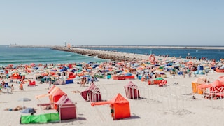 Beach Dispute in Portugal: Umbrellas and Maps