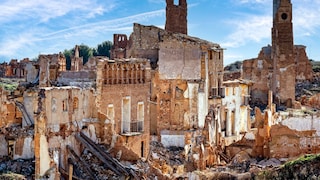 Belchite serves as a reminder of the battles of the Spanish Civil War from 1936 to 1939.