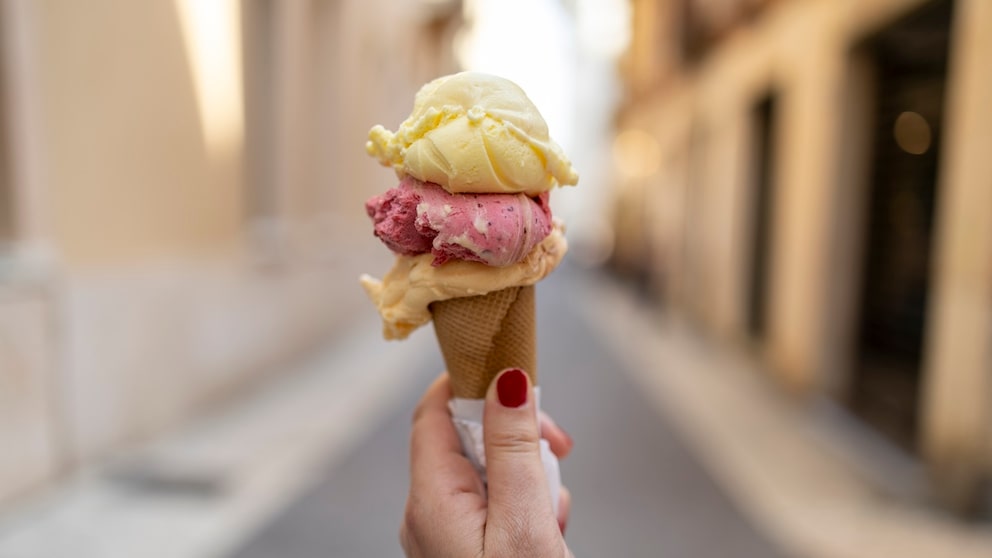 Dondurma melts more slowly than regular ice cream.