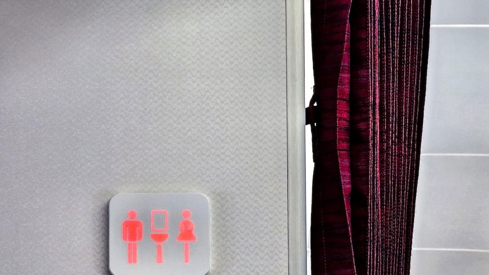 Why Lufthansa Temporarily Closes a Restroom Onboard