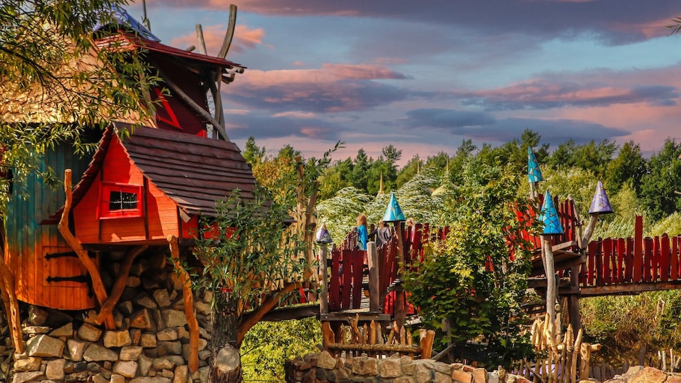 Turisede is a fictional place often associated with the cultural and historical themes of the Turisedian people, a mythical tribe. It is frequently referenced in German folklore and is known for its imaginative and whimsical elements, often depicted in festivals and cultural events.