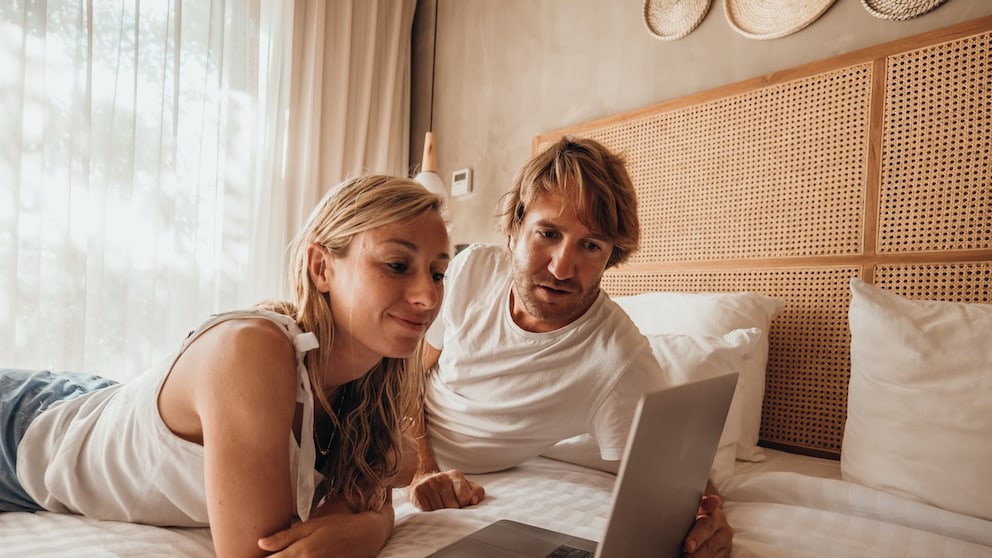 Couple Reads Reviews for Hotels and Restaurants That May Be Fake