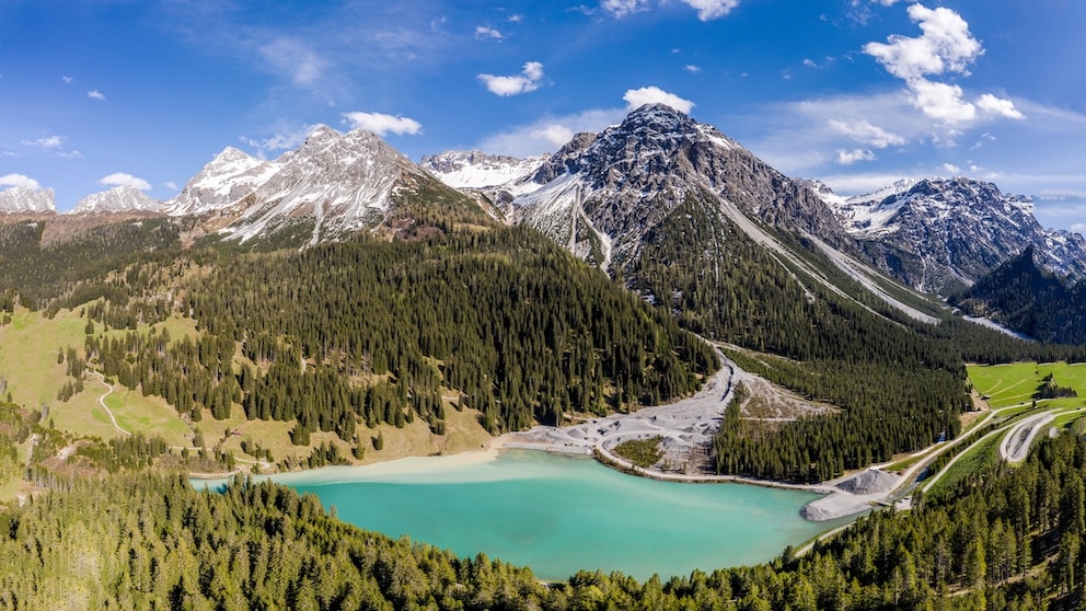 The Iselsee is located in the most hospitable canton of Switzerland.