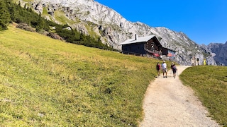 Cabin in Sight: Hikers Should Avoid Double Bookings–They Are Unfair to Other Guests and Cabin Teams
